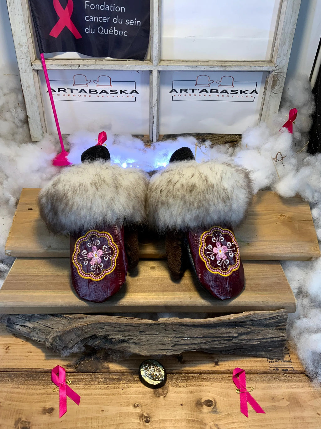 Antonine city mittens, handmade in Quebec from recycled fur with burgundy Italian leather and a mandala embroidery, size Medium