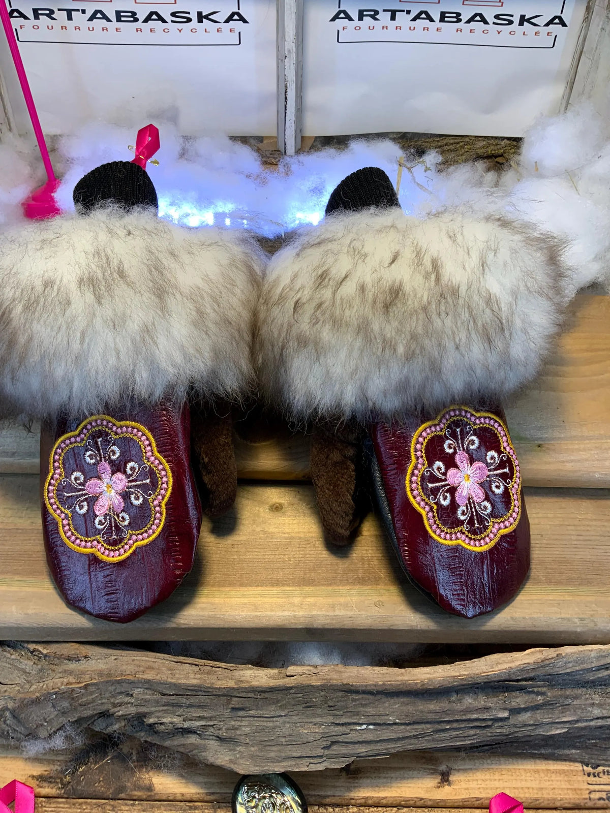 Antonine city mittens, handmade in Quebec from recycled fur with burgundy Italian leather and a mandala embroidery, size Medium