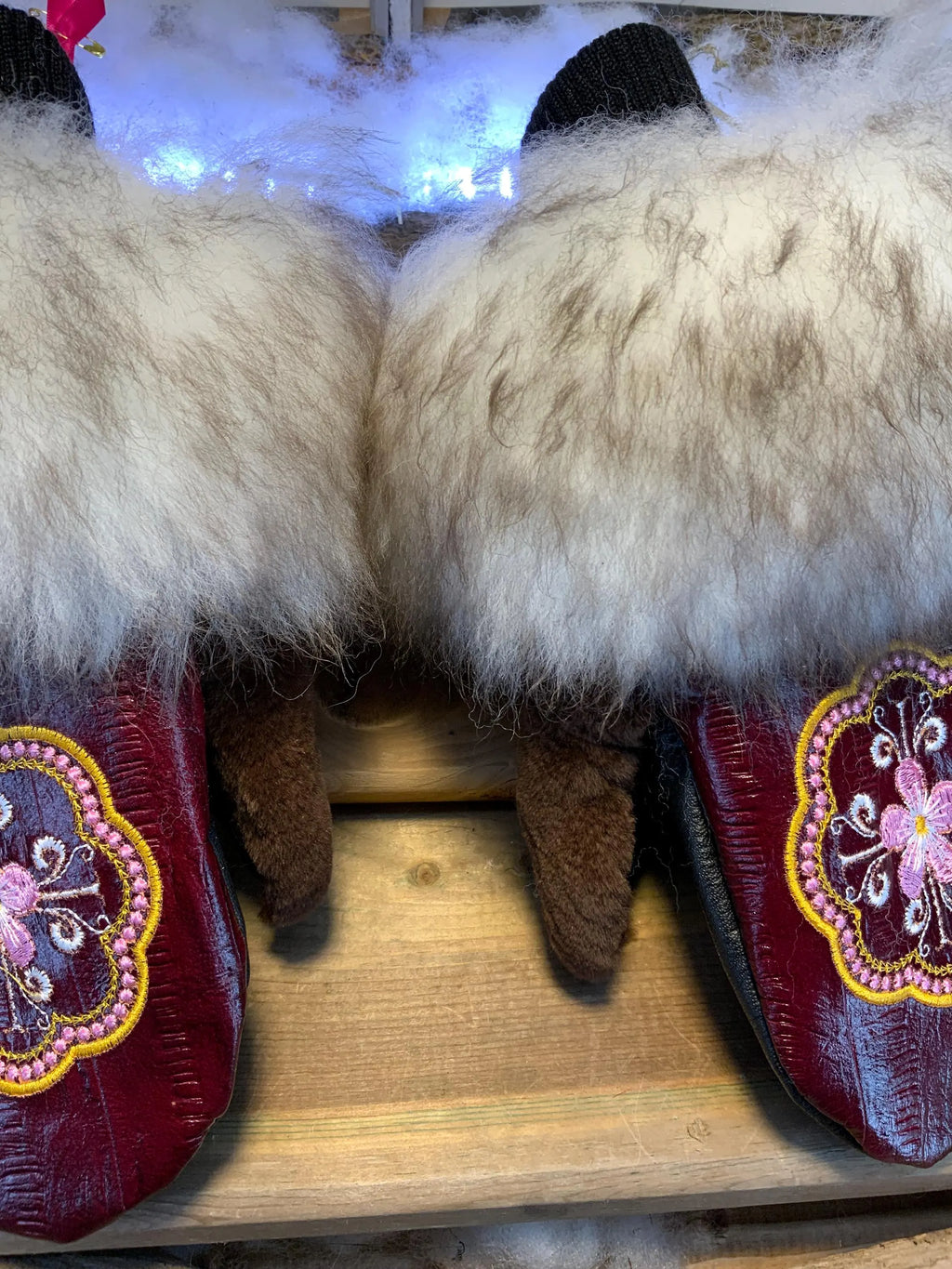 Antonine city mittens, handmade in Quebec from recycled fur with burgundy Italian leather and a mandala embroidery, size Medium