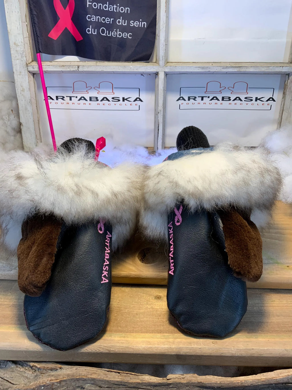 Antonine city mittens, handmade in Quebec from recycled fur with burgundy Italian leather and a mandala embroidery, size Medium