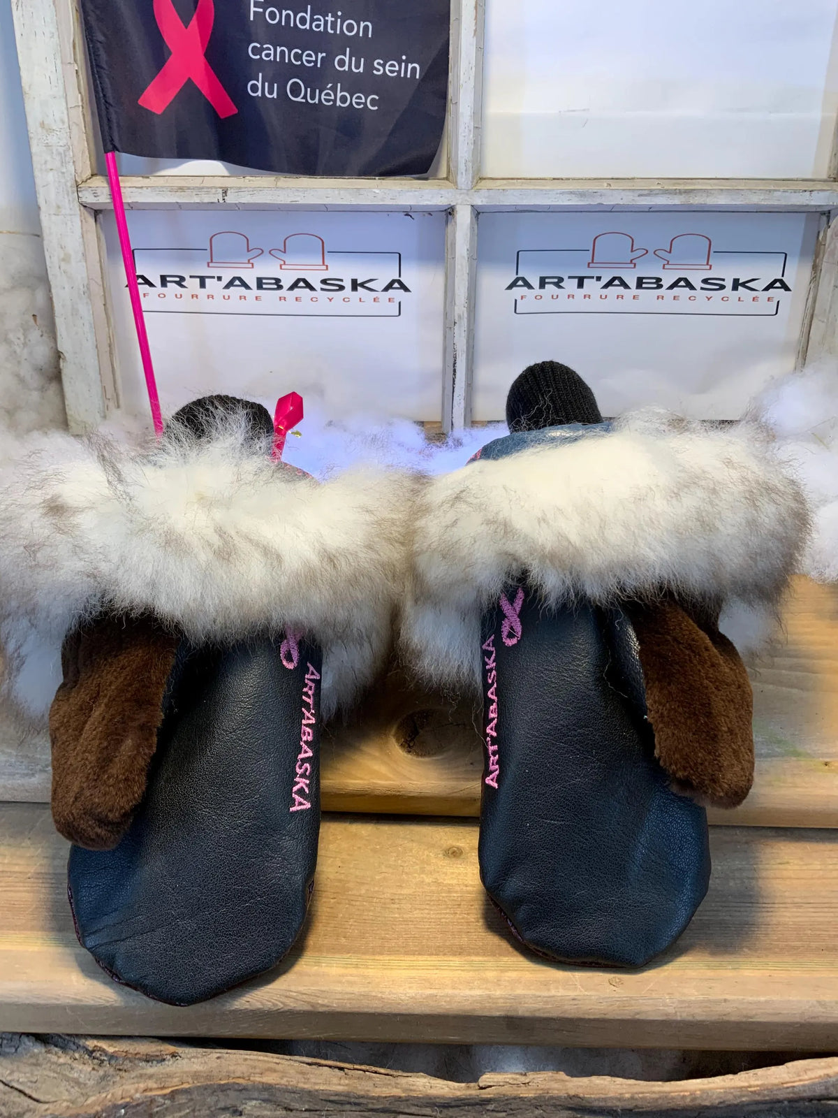 Antonine city mittens, handmade in Quebec from recycled fur with burgundy Italian leather and a mandala embroidery, size Medium