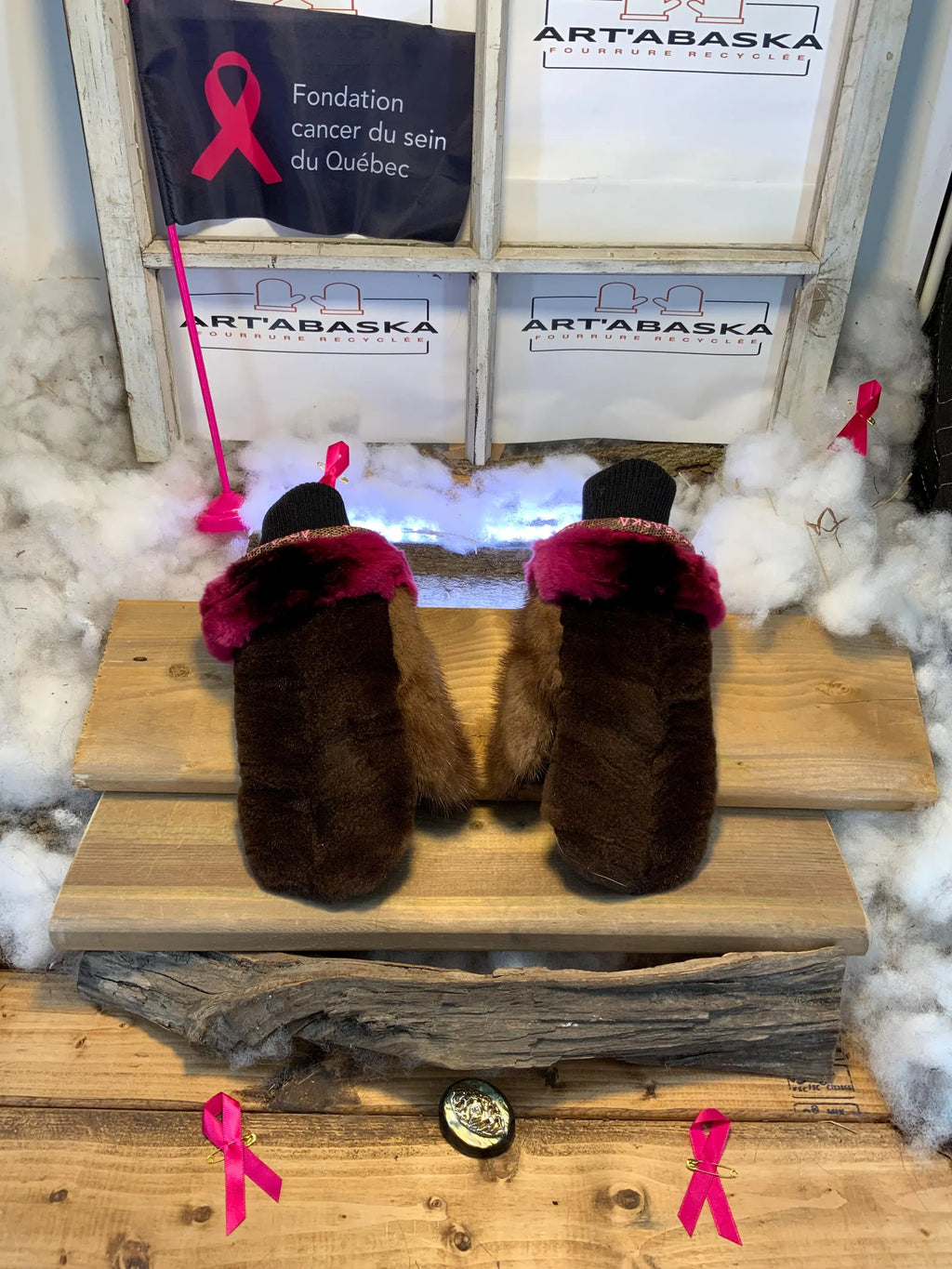 Small Pierrette City Mittens in recycled fur – Handmade in Quebec – Light, elegant, urban comfort – ArtAbaska