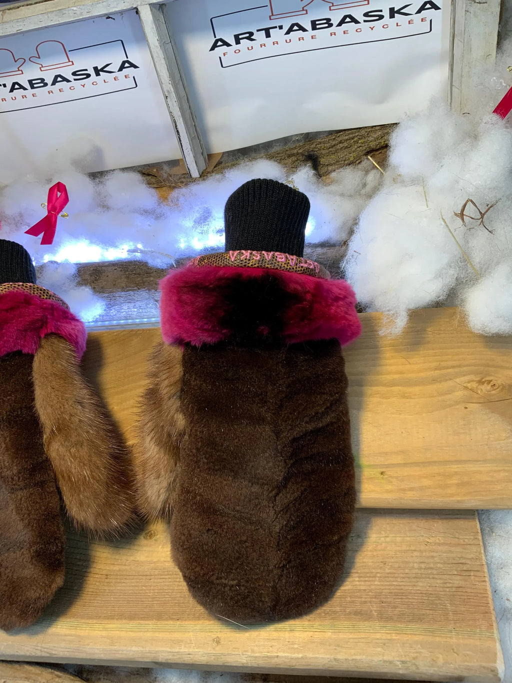 Small Pierrette City Mittens in recycled fur – Handmade in Quebec – Light, elegant, urban comfort – ArtAbaska