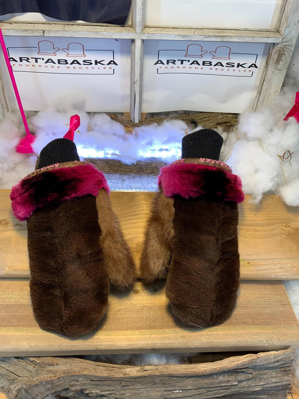 Small Pierrette City Mittens in recycled fur – Handmade in Quebec – Light, elegant, urban comfort – ArtAbaska