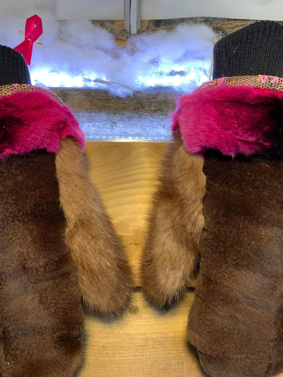 Small Pierrette City Mittens in recycled fur – Handmade in Quebec – Light, elegant, urban comfort – ArtAbaska