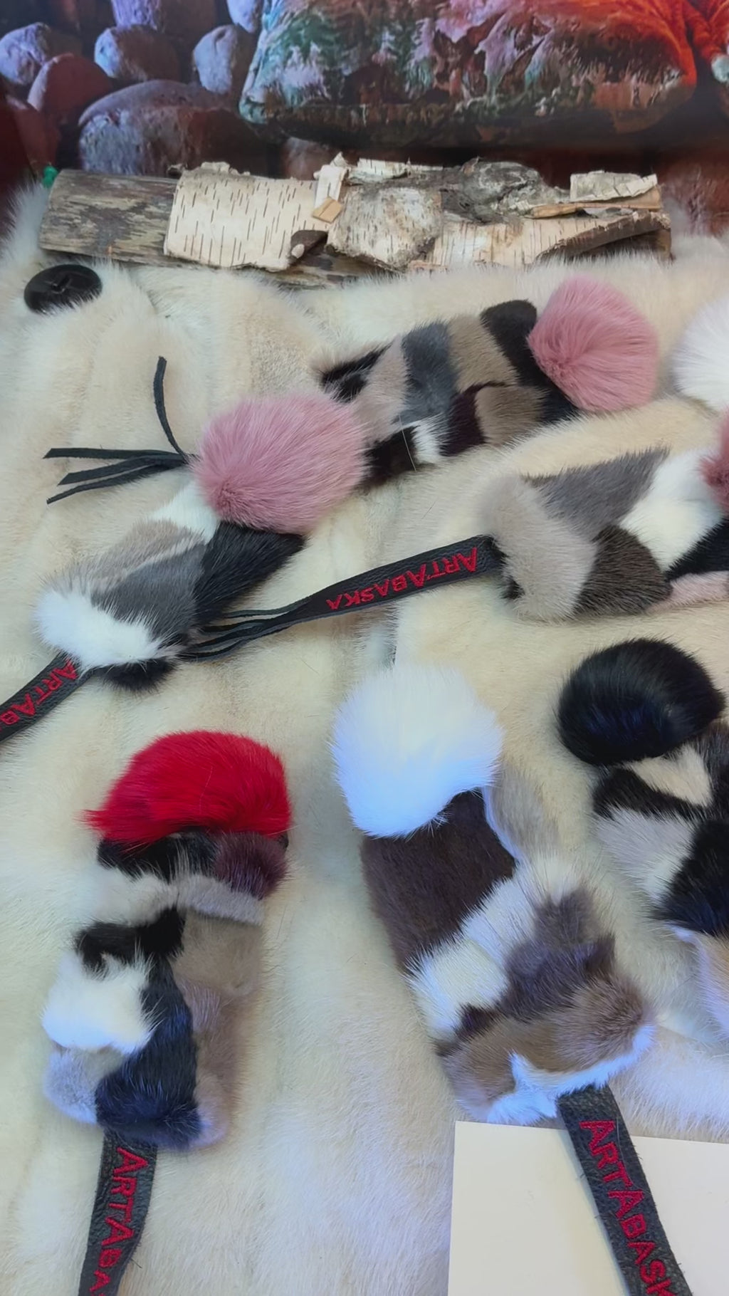 Jouets pour chat en fourrure recyclée ÉDITION SPÉCIALE PATCHWORK avec Pompon suspendu
