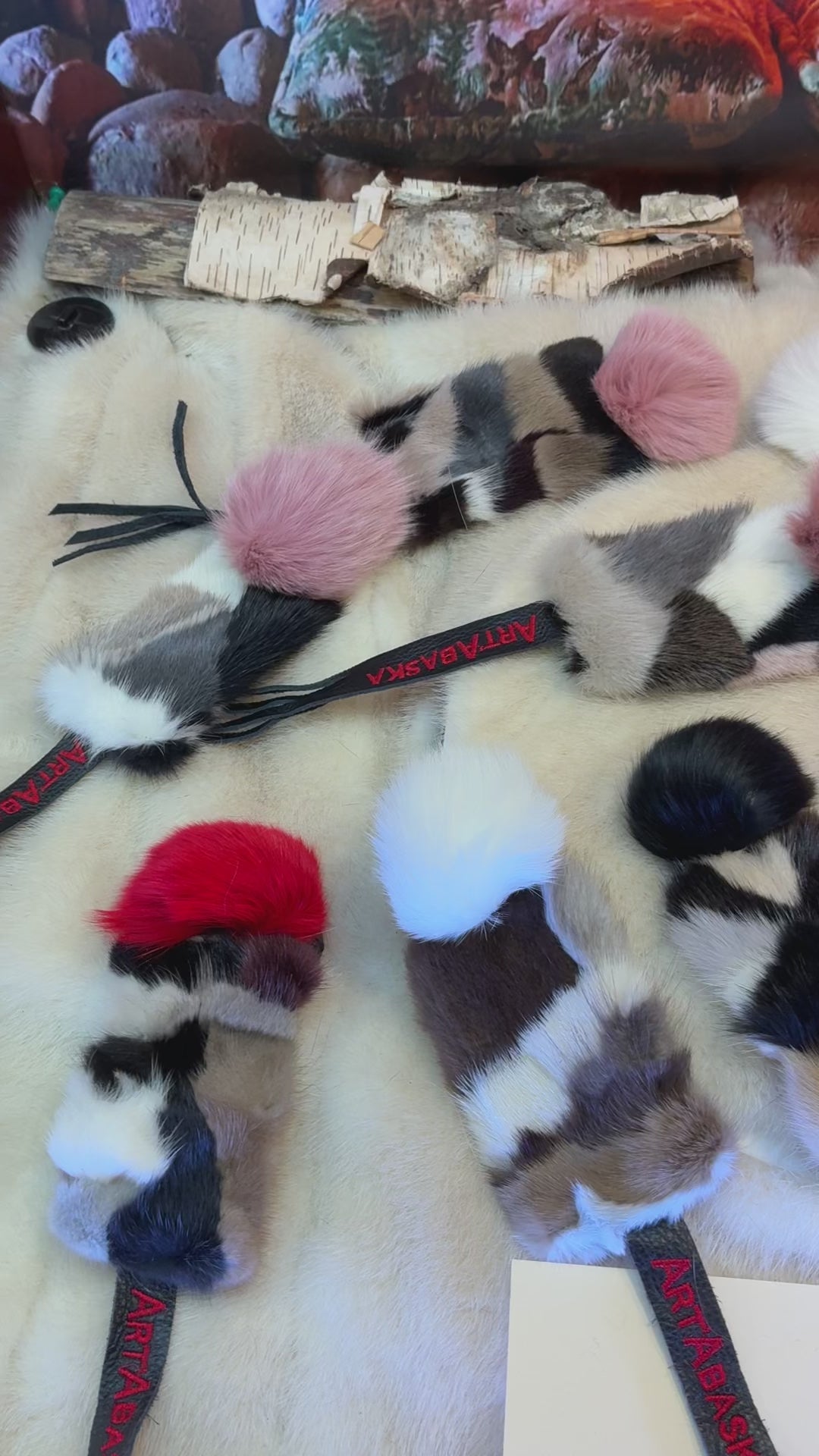 Jouets pour chat en fourrure recyclée ÉDITION SPÉCIALE PATCHWORK avec Pompon suspendu