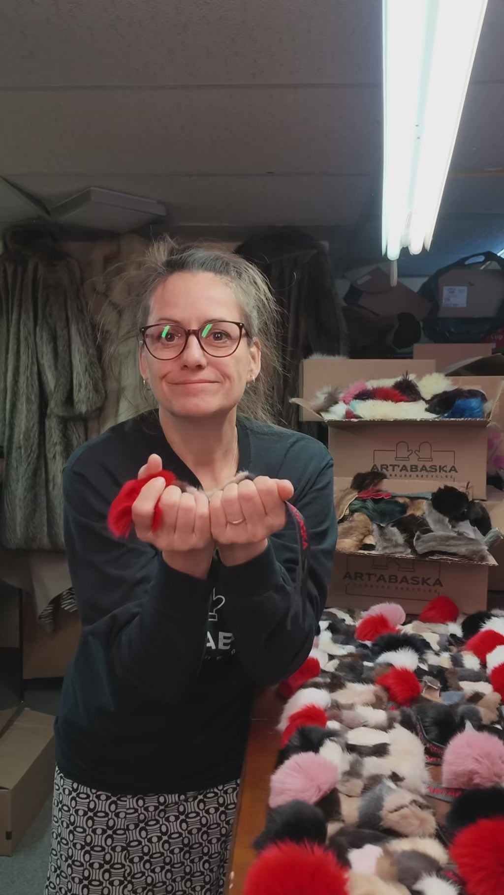 Jouets pour chat en fourrure recyclée ÉDITION SPÉCIALE PATCHWORK avec Pompon suspendu